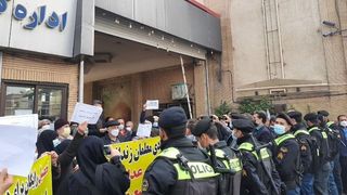 Teachers Say There Will Be ‘Uprising’ In Iran If Wages Not Increased