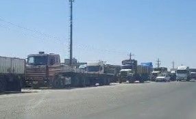 احتجاجًا على المشكلات المعيشية والمهنية.. إضراب سائقي الشاحنات في إيران يدخل يومه الخامس