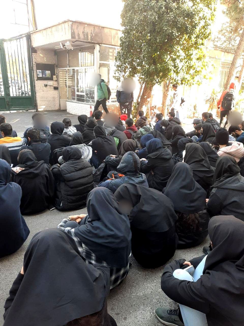 الجامعات الإيرانية تستجيب لدعوات الإضراب.. والطلاب يمتنعون عن الدراسة