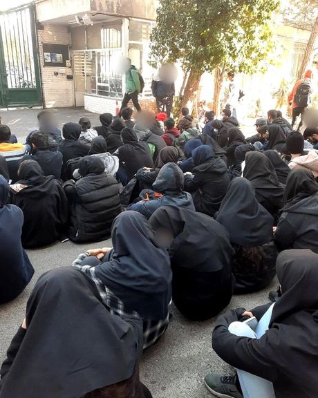 الجامعات الإيرانية تستجيب لدعوات الإضراب.. والطلاب يمتنعون عن الدراسة