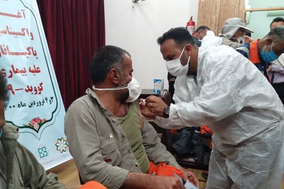 تزریق واکسن سهمیه پاکبانها به مدیران شهرداری و اعضای شورای شهر آبادان