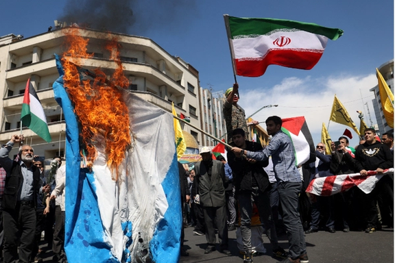 نیویورک تایمز: اگر حمله اسرائیل به پایگاههای نظامی محدود شود، شاید ایران ادامه ندهد