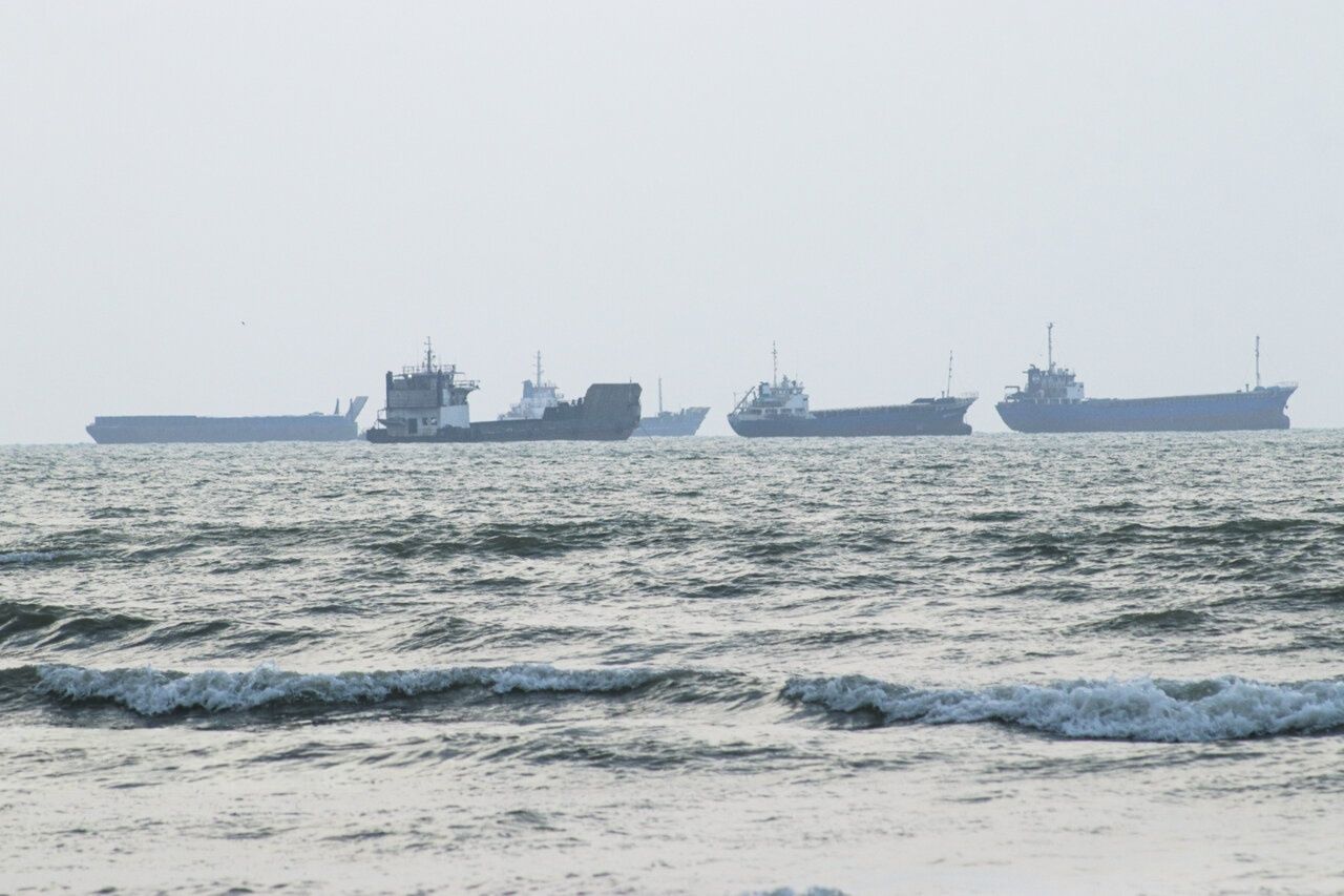 Commercial vessels are seen in waters near the Strait of Hormuz. (Photo: ISNA)
