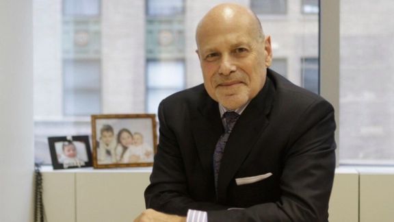 گروگان پیشین سفارت آمریکا در تهران: حکومت مطلقگرای ایران روزی سقوط خواهد کرد