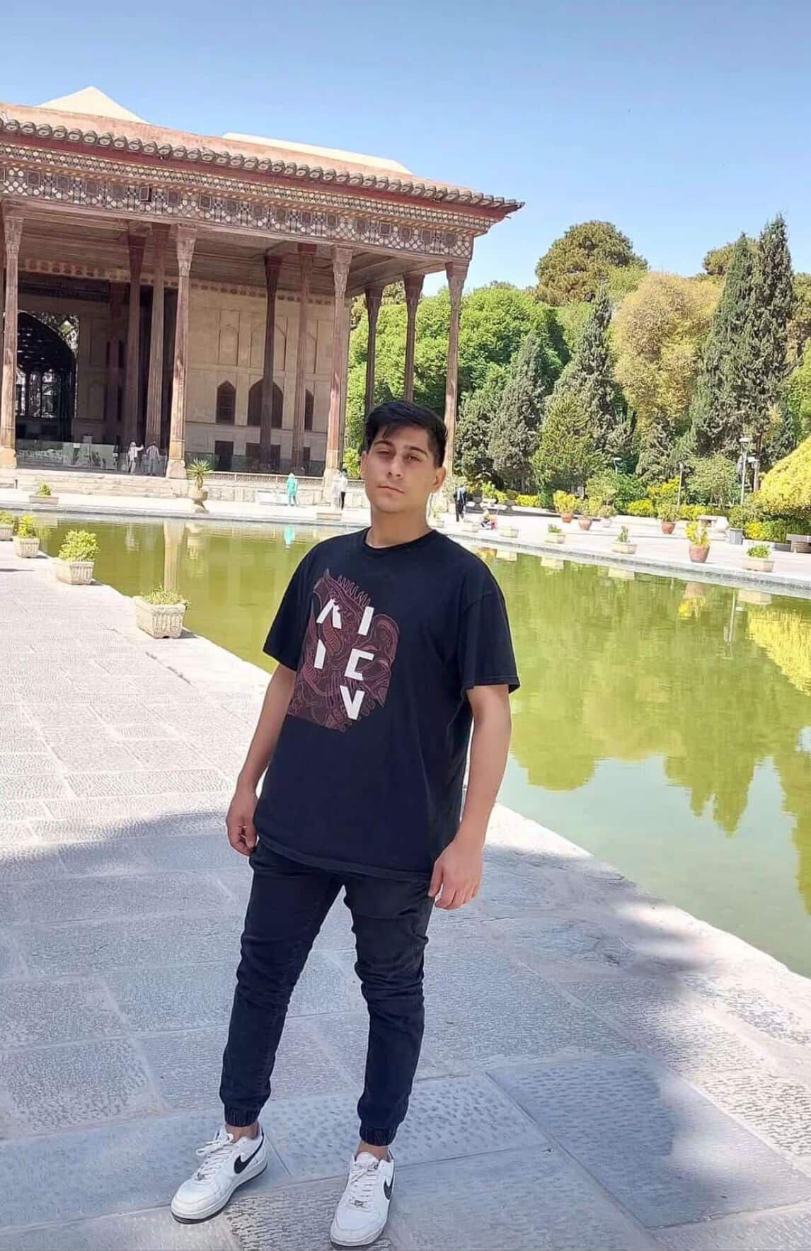 امیرحسین حیدردوست، اهل منجیل، بر اثر اصابت گلوله به ناحیه شاهرگ پا جان باخت