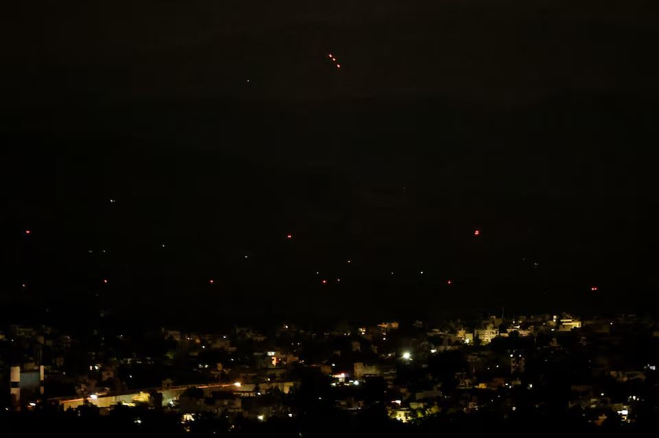 رهگیری پرتابه‌ها در آسمان شهر جامو از سوی سامانه دفاع هوایی هند