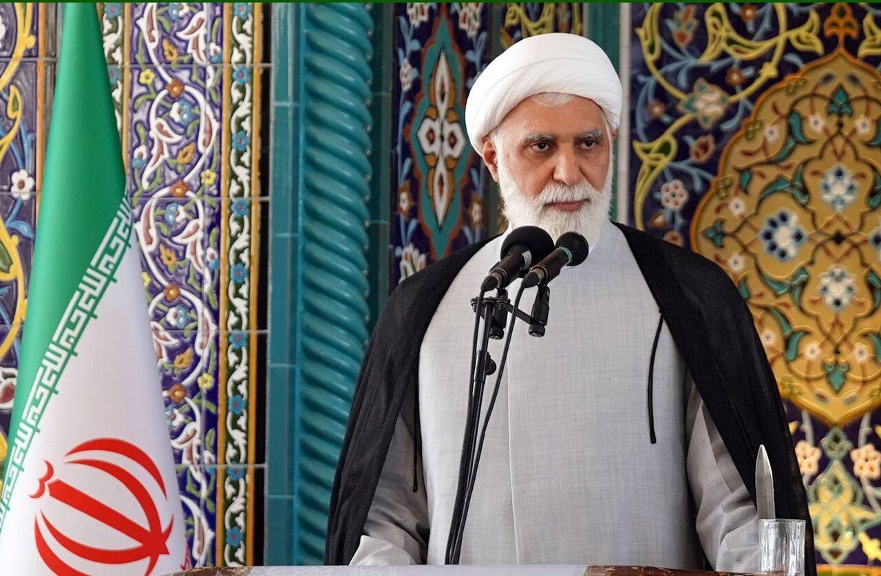 امام جمعه کیش خواستار اختصاص یک پلاژ ویژه ساحلی برای «مهمانان خاص» شد