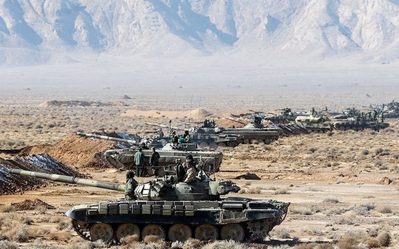 الطيران الإيراني يصدر تحذيرا جويا ليومي الأربعاء والخميس لاختبار صواريخ جو-جو بعيدة المدى