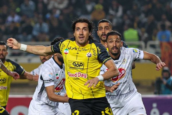 سپاهان ۲-۰ فجرسپاسی؛ محرم برنده دربی شد، سپاهان به صدر جدول لیگ برتر رسید