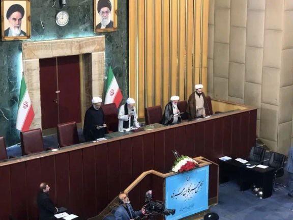 انطلاق أعمال مجلس الخبراء الجديد في إيران بعد يومين من وفاة "رئيسي"