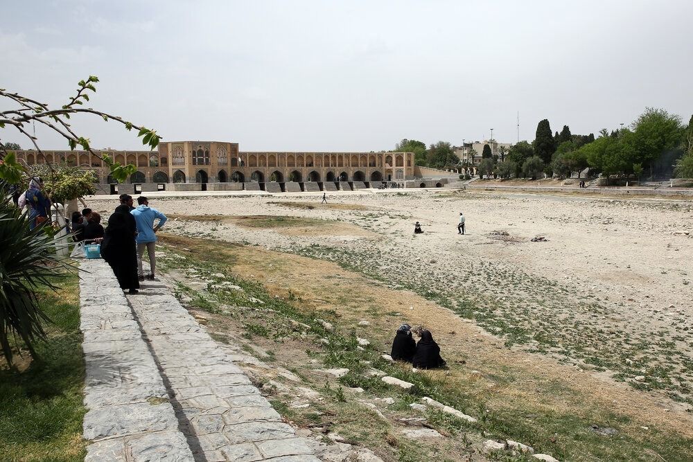 جشنی بدون آب برای روز نکوداشت زاینده‌رود؛ کارشناسان از فاجعه زیست‌محیطی می‌گویند