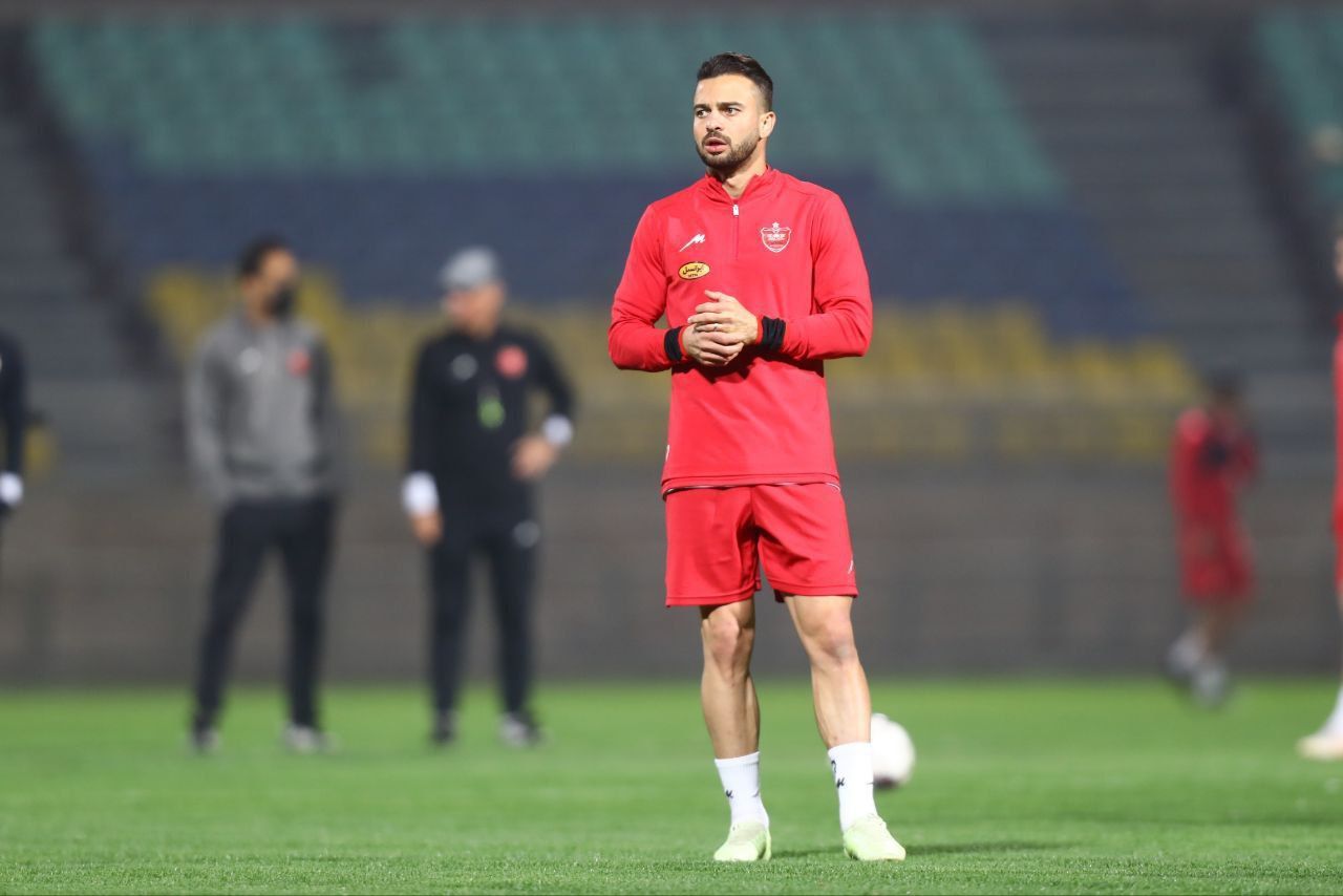 حمله رفیعی به کسرقرارداد و انتقاد پیشکسوتان: بزرگتری قابل احترام است که بزرگتری کند!