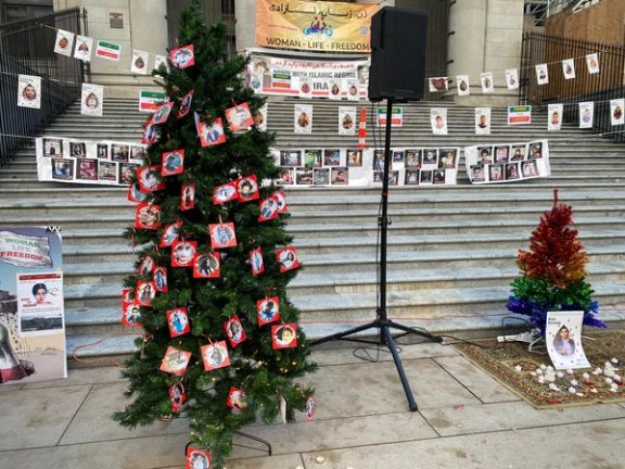 ایرانیان ونکوور کانادا به یاد کیان پیرفلک و کشتهشدگان آبان ۹۸ تجمعی را برگزار کردند