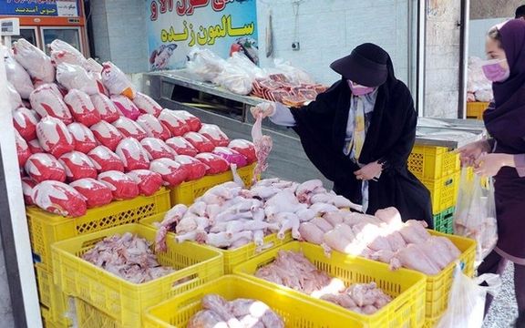 روزنامه اعتماد: با وجود اعلام قیمت ۷۳هزار تومان برای مرغ، قیمت در بازار به ۱۰۰هم رسيده است