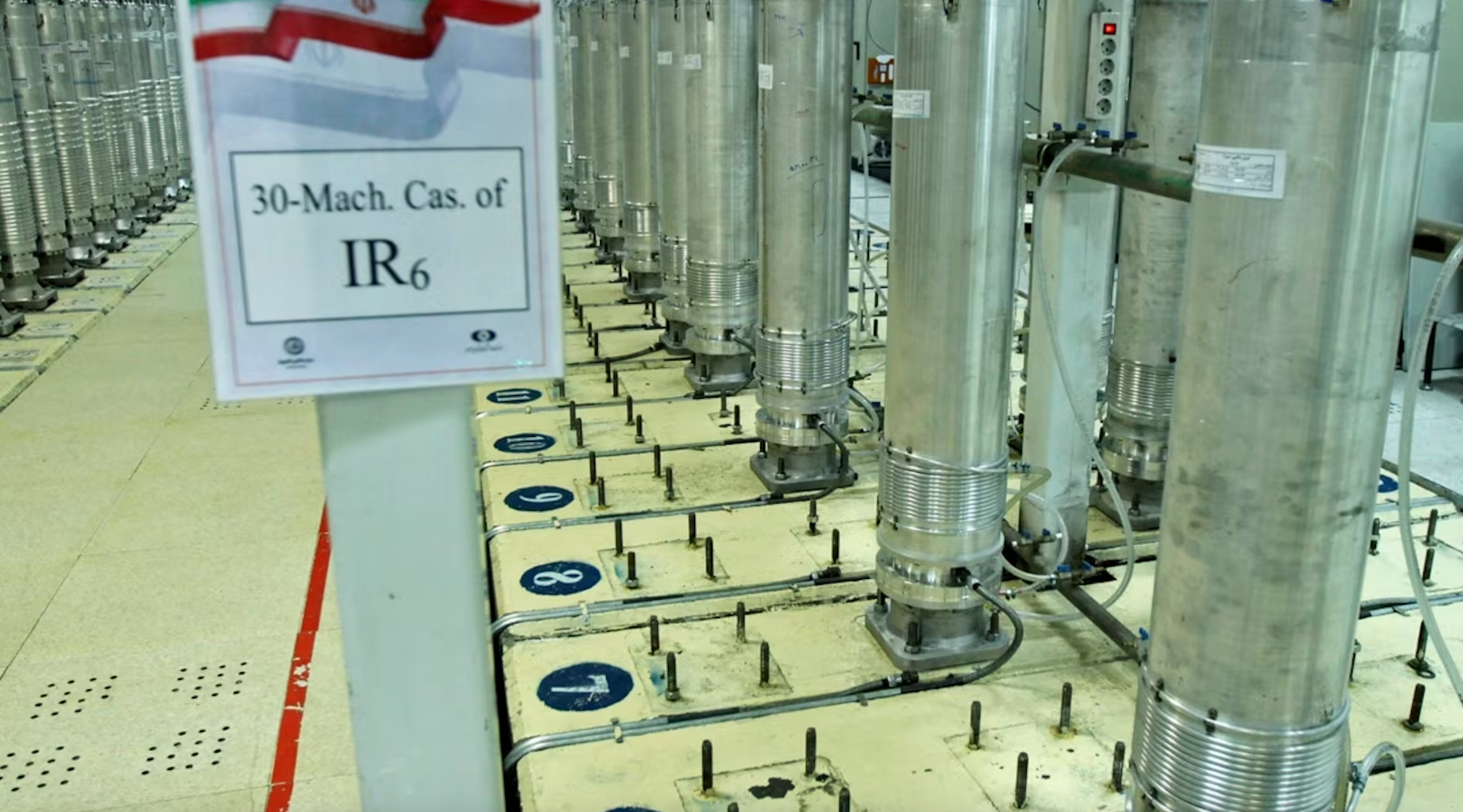 رویترز به نقل از آژانس: ایران تقریبا برای ساخت دو بمب اتم اورانیوم غنی‌شده ۶۰ درصدی دارد