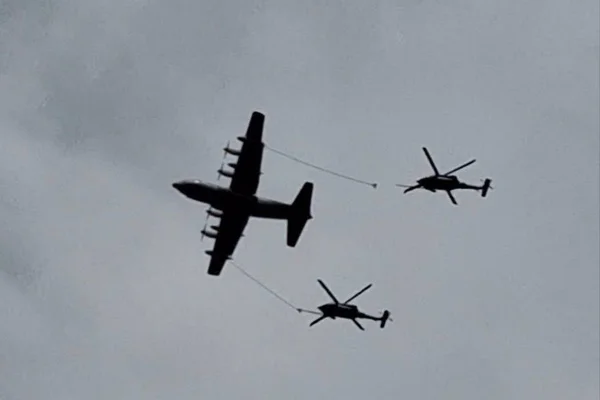 US UH-60 Black Hawk helicopters refuelling from a KC-130 aircraft near Iran’s border before entering Iranian airspace.