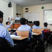 اعتراضات گسترده دانشآموزان ایران، اولین جرقههای اعتراضات مردمی پس از انقلاب ملی و جنگ