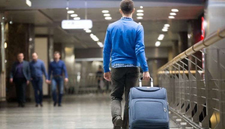 روزنامه اعتماد: موج مهاجرت از ایران به دانش‌آموزان و کودکان رسیده است