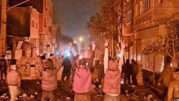 تصمیم حکومت برای آزادی گروهی از زندانیان خیزش انقلابی به شرط ندامت اجباری