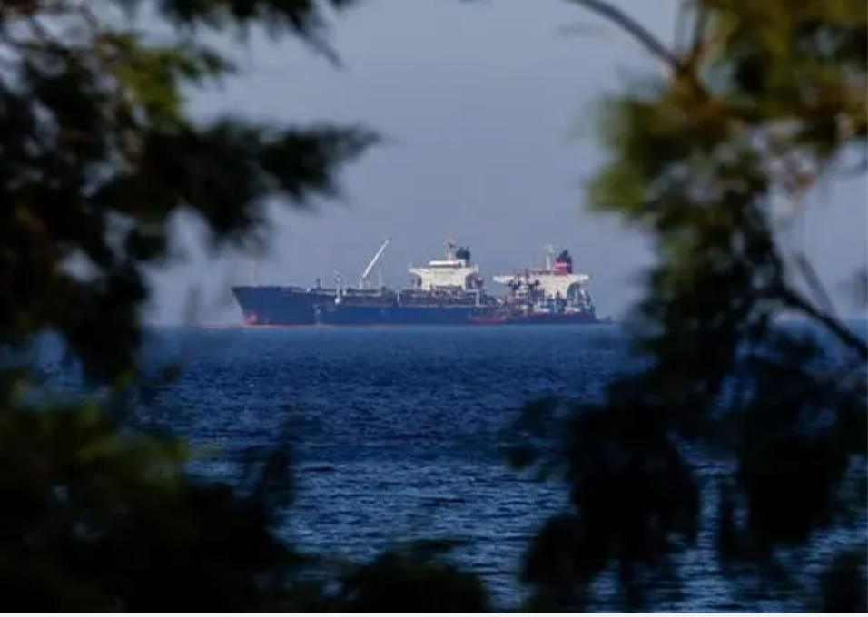 فرنسا تدين "خطف" النظام الإيراني سفينتين يونانيتين