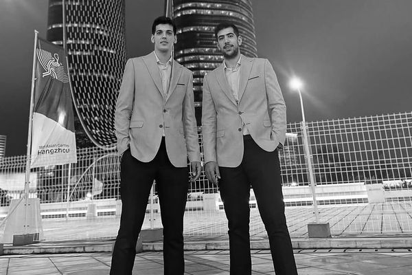 یک دقیقه سکوت به یاد صابر کاظمی در سوپرلیگ والیبال برزیل، اشکهای جواد کریمی سرازیر شد