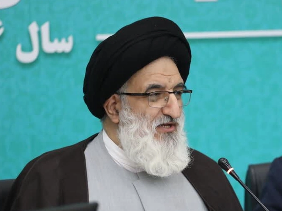 نماینده خامنهای در البرز: در حال مذاکرات، آمریکا تحریم میکند ما هم لعن میکنیم