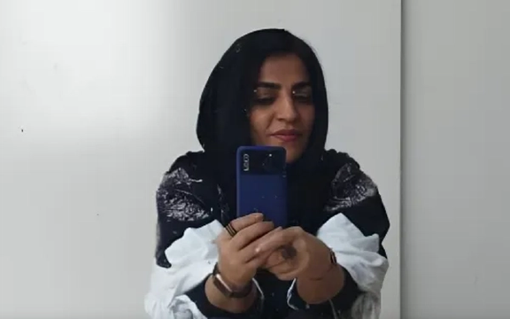 مهناز خزایی، زندانی سیاسی پیشین، خبر درگذشت خود را تکذیب کرد