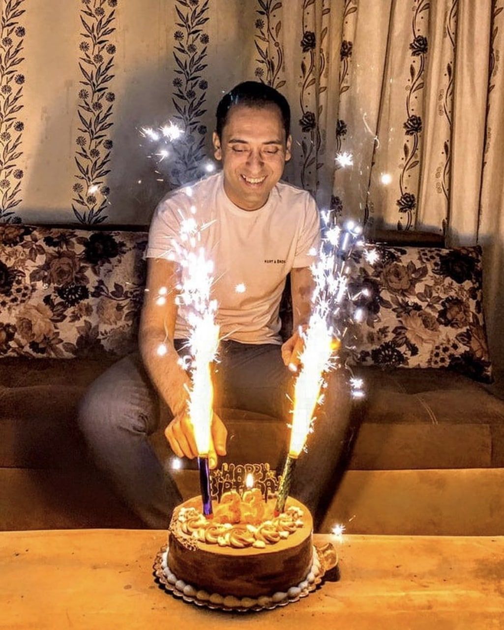 انتفاضة الإيرانيين ضد النظام مستمرة.. شعارات مناهضة لخامنئي في مراسم تشييع أحد الضحايا 