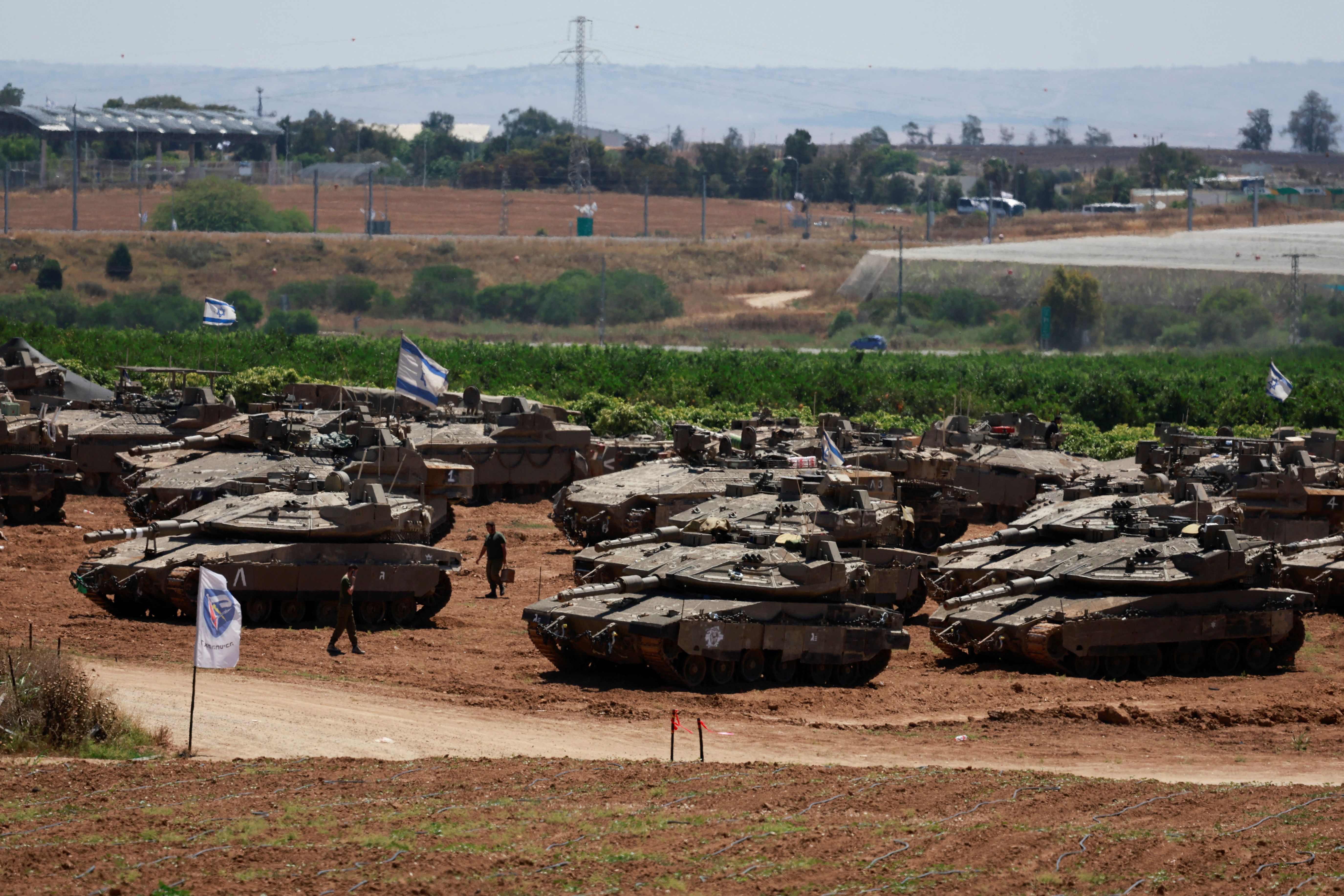 سربازان و تانک‌های اسرائیلی در نزدیکی مرز نوار غزه، ۱۹ اردیبهشت