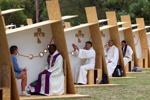 بیلبوردهای اطلاعرسانی درباره آزار جنسی رهبران مذهبی در پی سفر پاپ به پرتغال از جا کنده شد