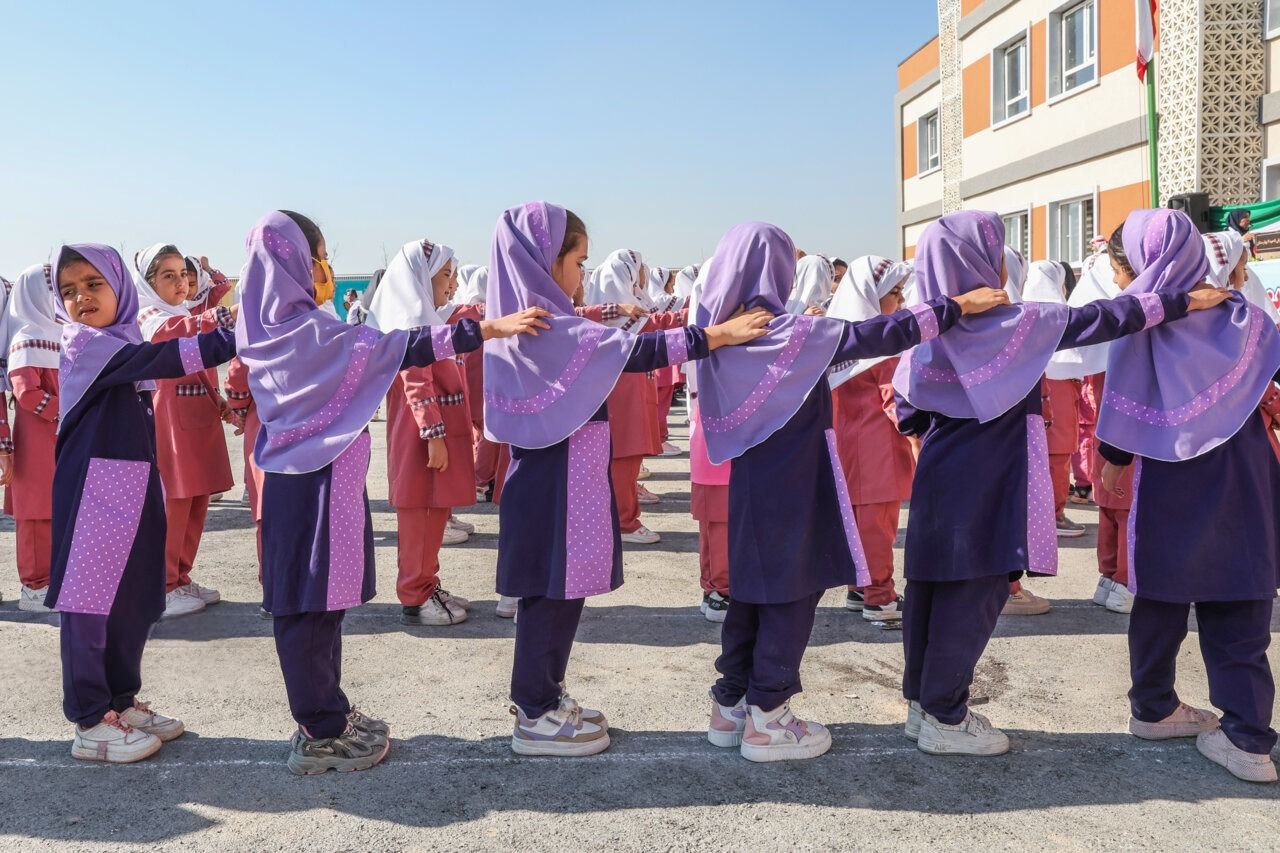 روزنامه اطلاعات: منع موسیقی در مدارس واقعیت‌های ساده تربیتی را نادیده می‌گیرد