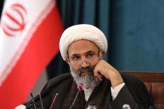 نصرالله پژمانفر، نماینده مشهد: کسی که یک کلمه علیه قالیباف و جلیلی بگوید ملعون است