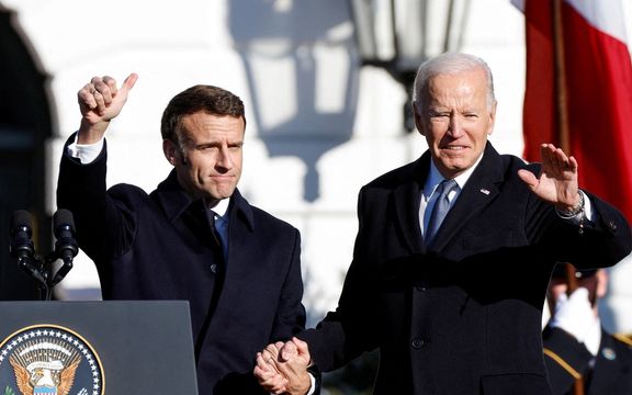 روسای جمهوری آمریکا و فرانسه: به مردم ایران، به ویژه زنان و جوانان، ادای احترام میکنیم