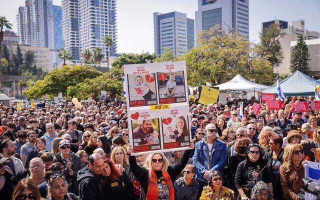 خاکسپاری ۳ گروگان کشته‌شده اسرائیلی؛ مادر و کودکان خردسالش در یک تابوت دفن شدند