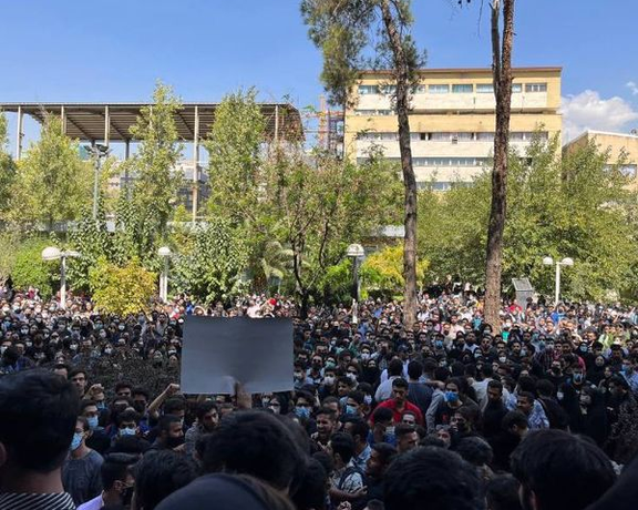 یک کنشگر در دانشگاه امیرکبیر: حمایت از دانشجویان معترض «وظیفه اخلاقی» استادان است