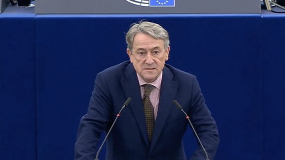 نماینده گروه محافظهکاران و اصلاحطلبان اروپا: باید با اپوزیسیون ایران ارتباط بگیریم