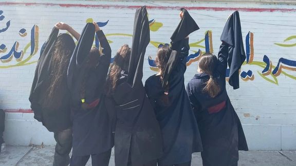 لائحة تنفيذية جديدة للتعليم تسمح بـ "أمننة" المدارس في إيران