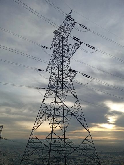 ناتوانی حکومت در تامین انرژی ۱۷ استان کشور را به تعطیلی کشاند