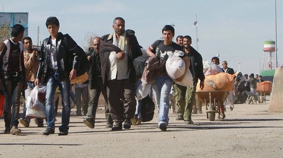 A group of Afghan migrants at the border with Iran