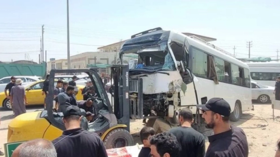 إصابة 16 من "زوار الأربعين" الإيرانيين في حادث سير على طريق النجف- كربلاء السريع