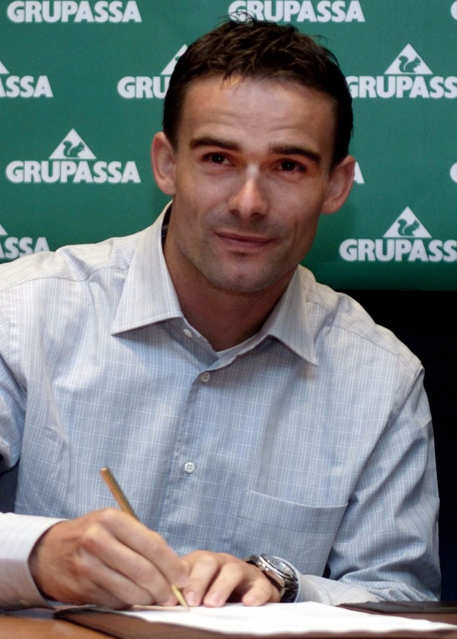 استعفای اورماس از مدیریت آژاکس به دلیل ارسال‌ پیام‌های «نامناسب» برای همکاران زن
