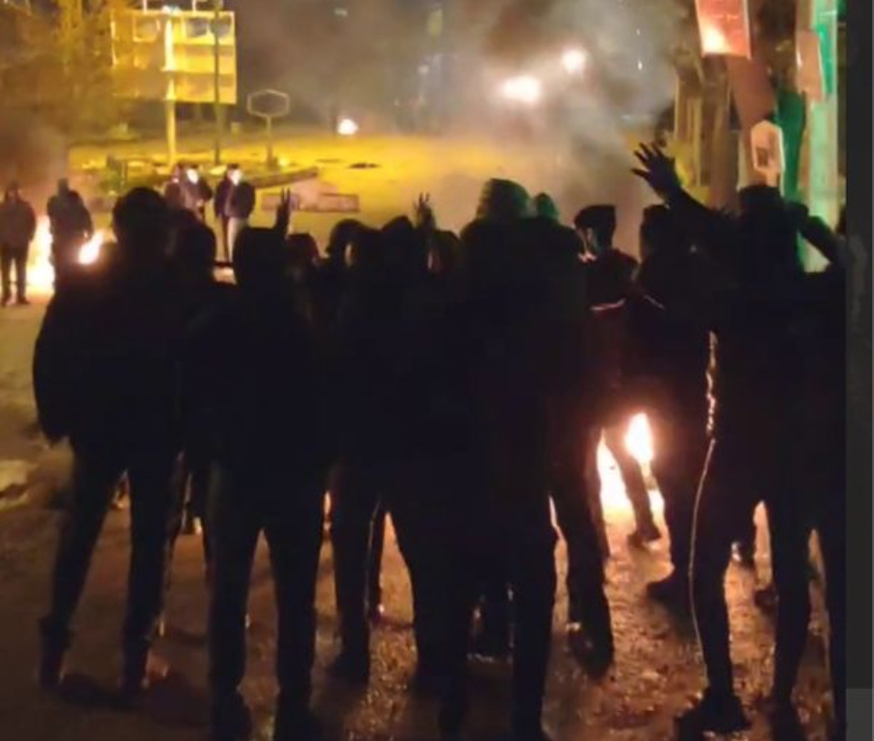 أجواء أمنية مشددة في سميرم الإيرانية وانتشار مكثف لقوات القمع