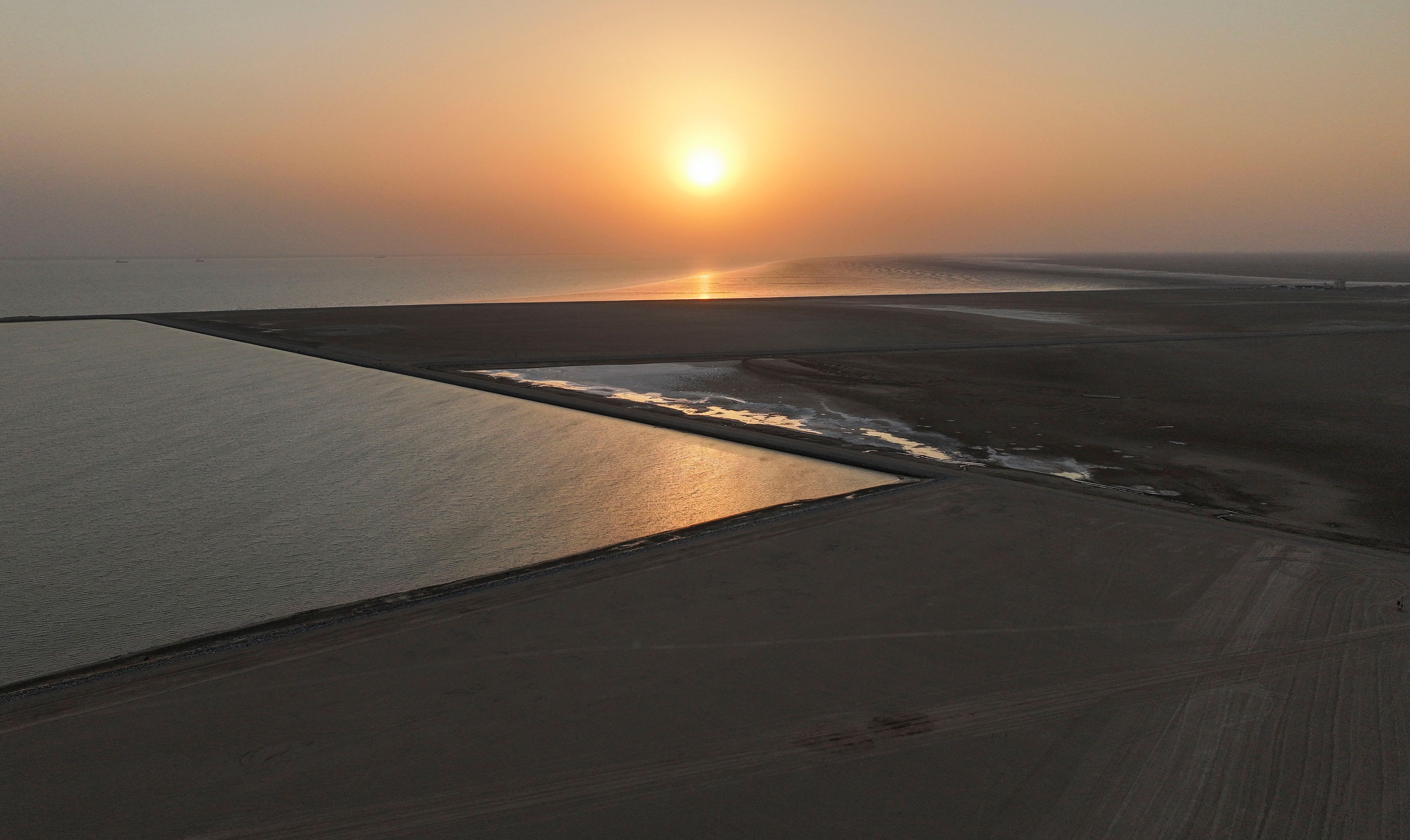 ساخت نخستین تاسیسات بزرگ آب‌شیرین‌کن از آب دریا در عراق آغاز شد