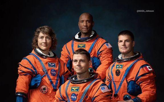 ناسا برای نخستین بار یک آمریکایی آفریقاییتبار و یک زن را برای سفر به کره ماه انتخاب کرد