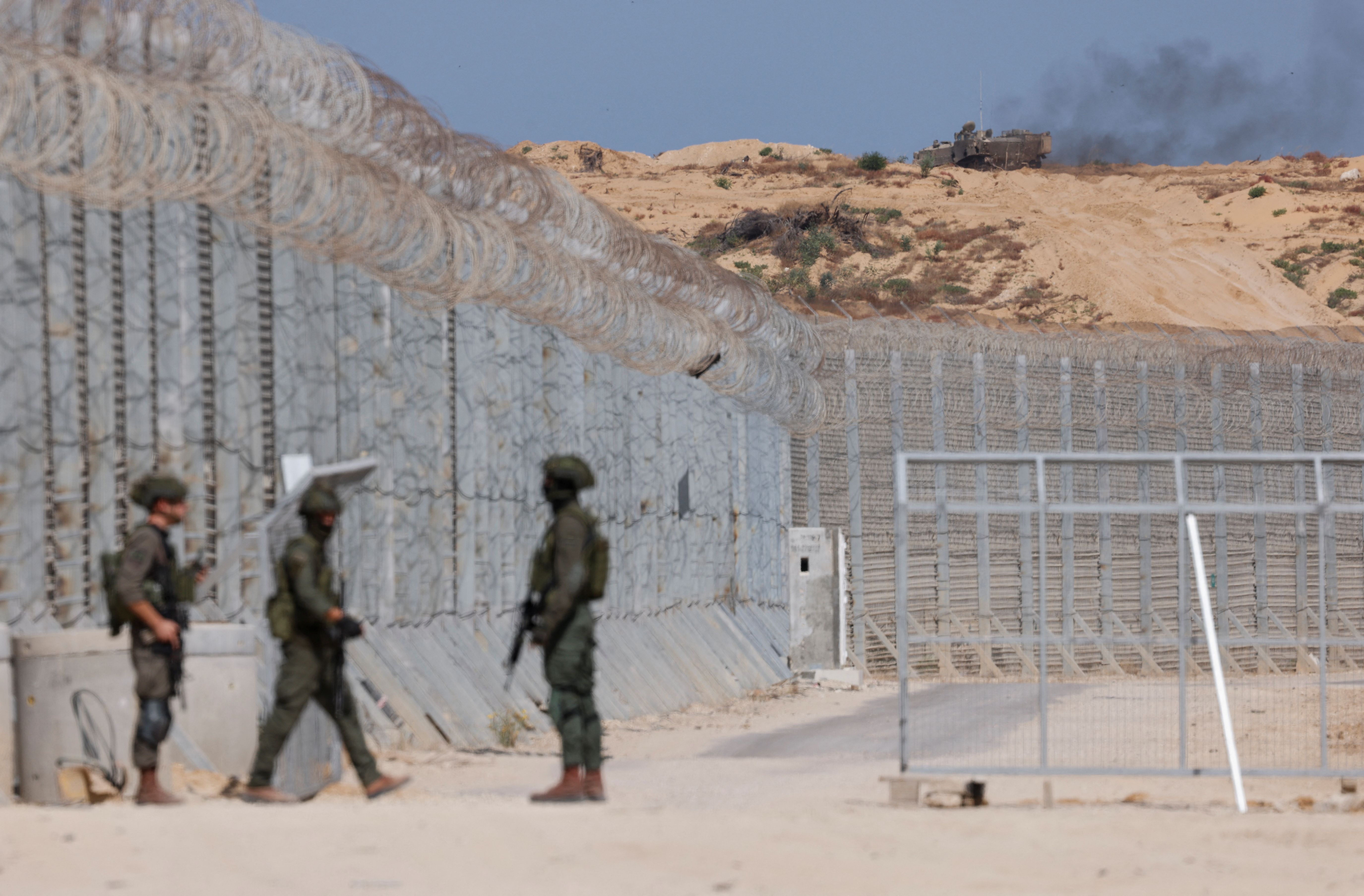 سربازان اسرائیلی در گذرگاه اِرِز (بیت حانون) در نزدیکی مرز نوار غزه، ۱۶ اردیبهشت