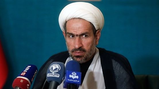 نماینده همدان: برخورد جدی نکردن با کشف حجاب چهره جمهوری اسلامی را خدشهدار میکند