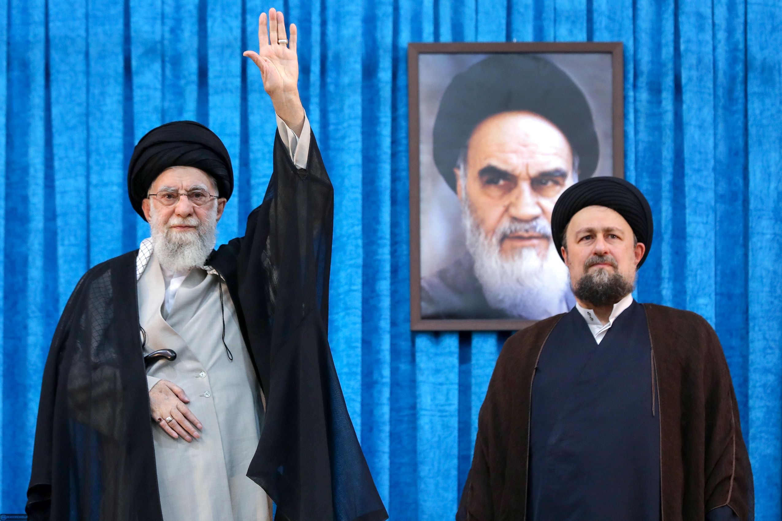 چرا خامنه‌ای مکررا درباره بازگشت سلطنت هشدار می‌دهد؟