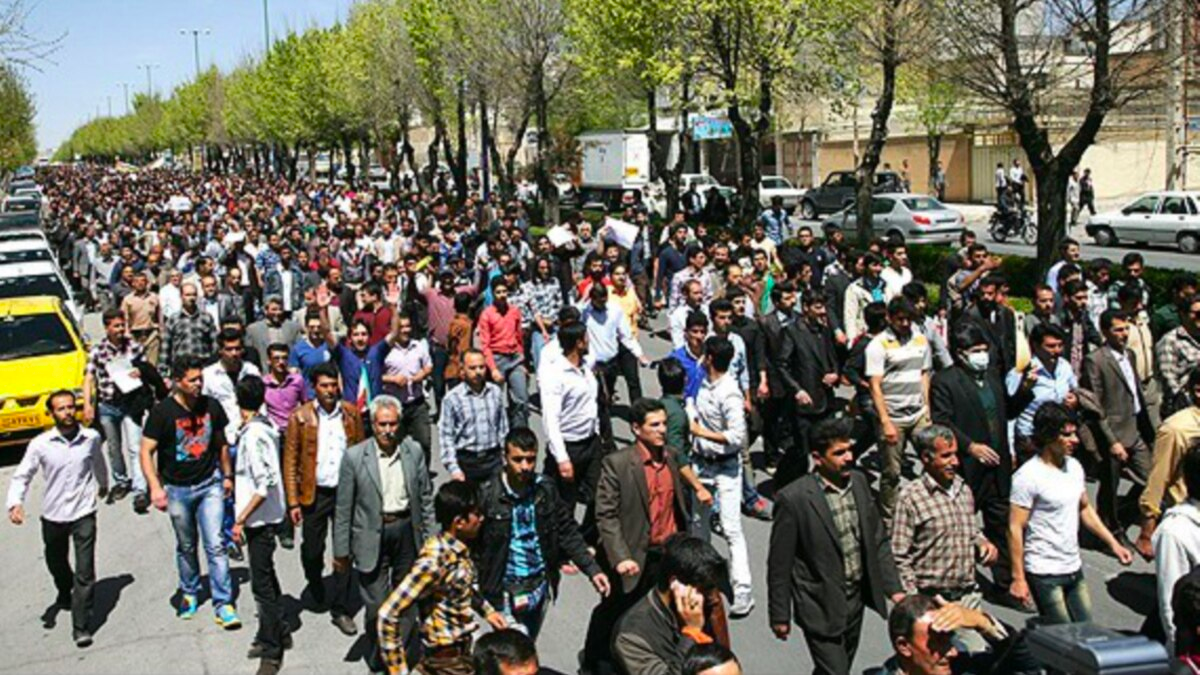 الحكم بسجن محتجين على نقل المياه 160 عامًا.. عقب شكوى الحرس الثوري الإيراني