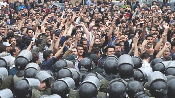 نظرسنجی پژوهشگاه عالی دفاع ملی: ۷۵ درصد مردم ایران آمادگی دارند در اعتراضات شرکت کنند