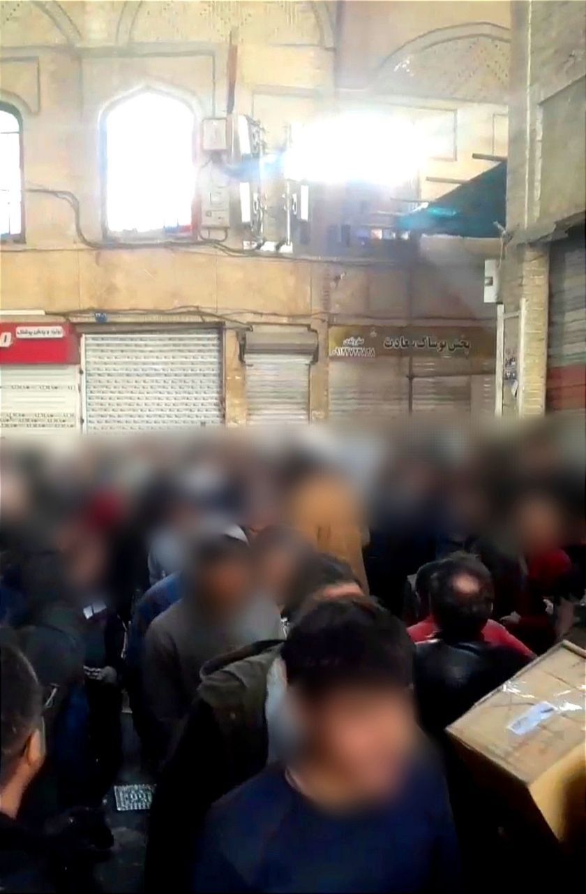 إحياءً لذكرى احتجاجات نوفمبر.. إضراب وتجمعات في عشرات المدن والجامعات الإيرانية